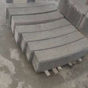 上海芝麻白弧形路牙石