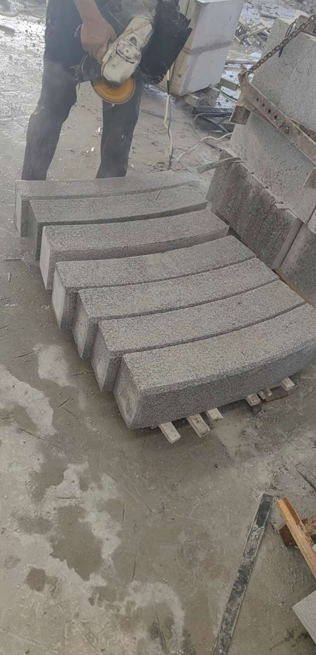 上海芝麻白弧形路牙石